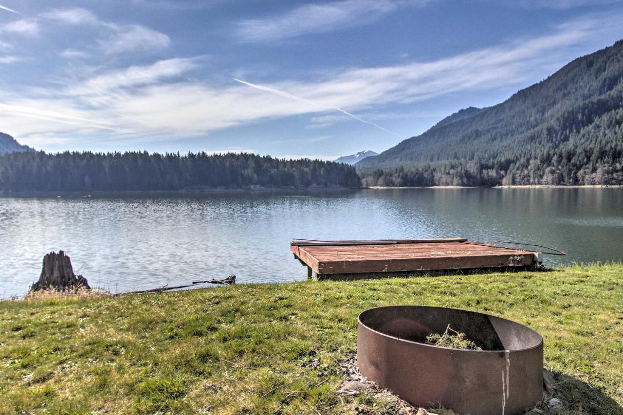 Lakefront Cabin With Stunning Mountain Views And Dock! Mineral Экстерьер фото