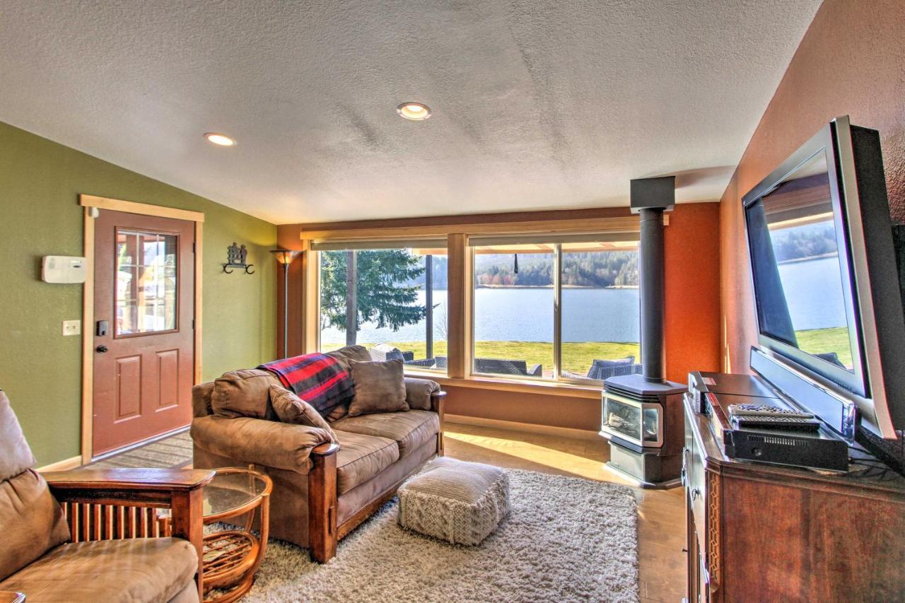 Lakefront Cabin With Stunning Mountain Views And Dock! Mineral Экстерьер фото
